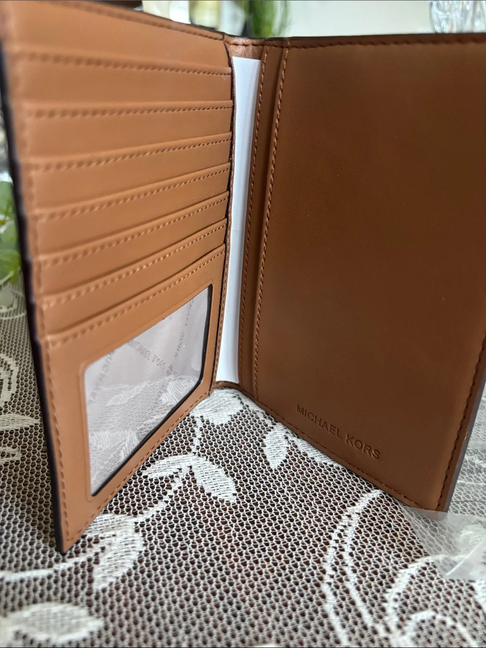 NEW Michael Kors Jet Set Passport Case in Brown/Acorn-MK Signature. Mens/Womens